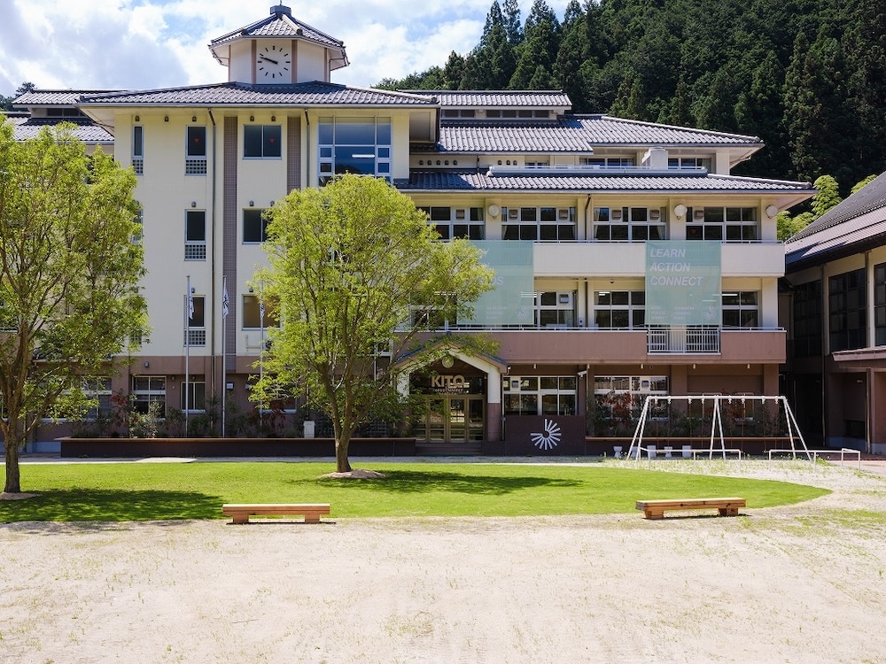 【中古】 新しい授業学への展望/渓水社（広島）/奈良教育大学 1024px-奈良教育大学附属小学校.jpg