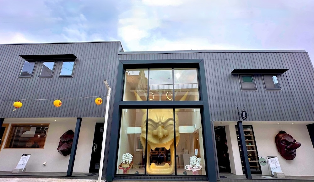 香川県琴平町の空き店舗を新施設へと再生『地域まるごとホテル