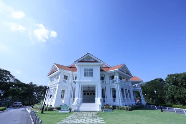 ボルネオへ向かう途中で。<br> クアラルンプールという旅の助走